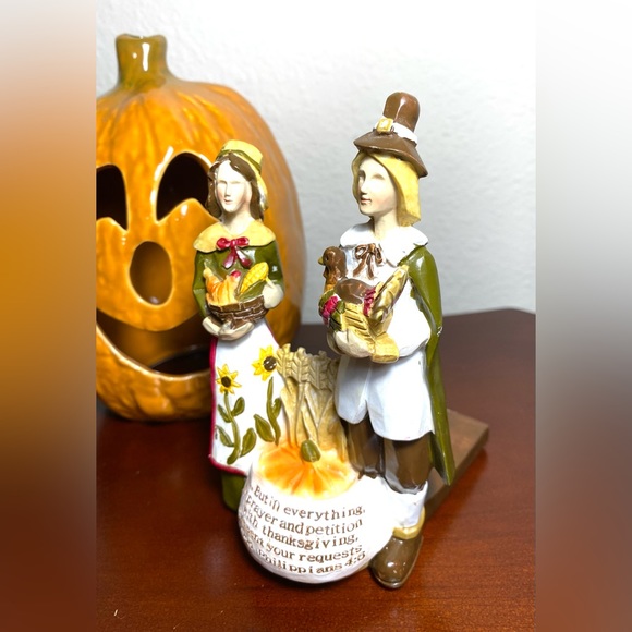 Faith at Home Harvest Pilgrim Couple Resin Decorative Tabletop Figurine - Picture 2 of 13
